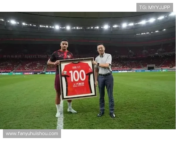 莱昂纳多独中两元助上海海港力克武汉三镇惊险拿下关键胜利