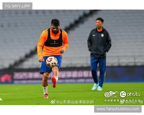 鲁媒报道韩鹏率山东U20队抵达广东泰山队临时教练人选仍未确定